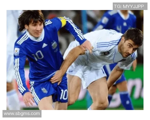 球星脚踩足球,激发全场热血,瞬间引爆比赛激情的精彩瞬间 球星脚踩足球,激发全场热血,瞬间引爆比赛激情的精彩瞬间